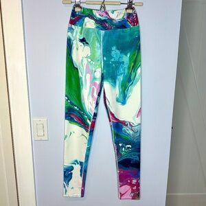 Debbie Dannheisser blue/green/white marble pattern leggings. Size M. Like new!